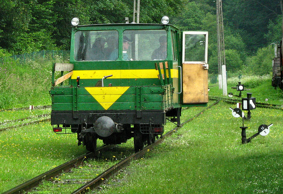 Pracovní vlak ve stanici Majdan je připraven k odjezdu na trať.