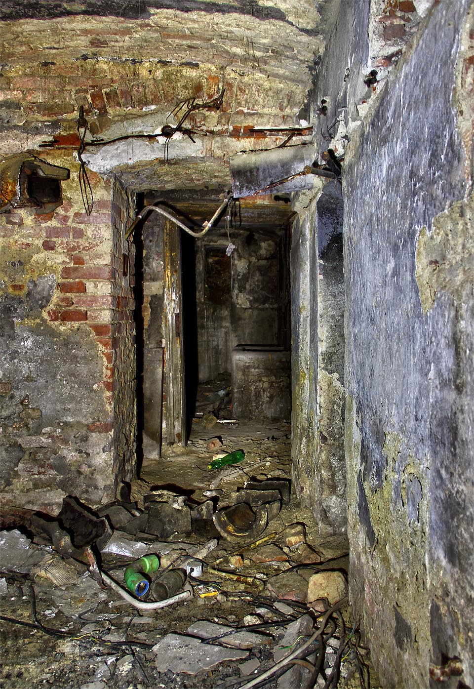 Malebné podzemí propojovalo funkcionalistickou přístavbu s původním pavlačovým domem z konce 19. století.
