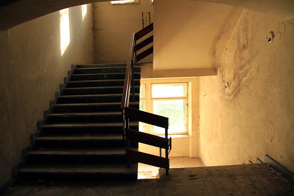 Omšelé schodiště vzniklo při poslední rekonstrukci na přelomu 70. a 80. let 20. století.