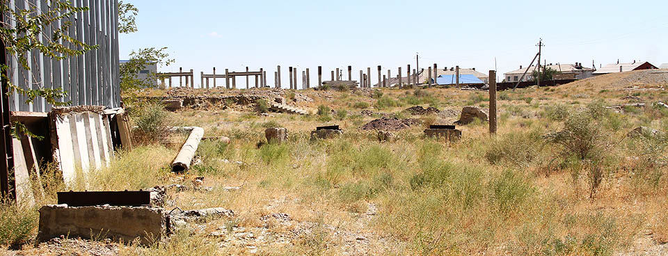 Opuštěný areál vzdáleně připomíná antické ruiny na pobřeží Středozemního moře.