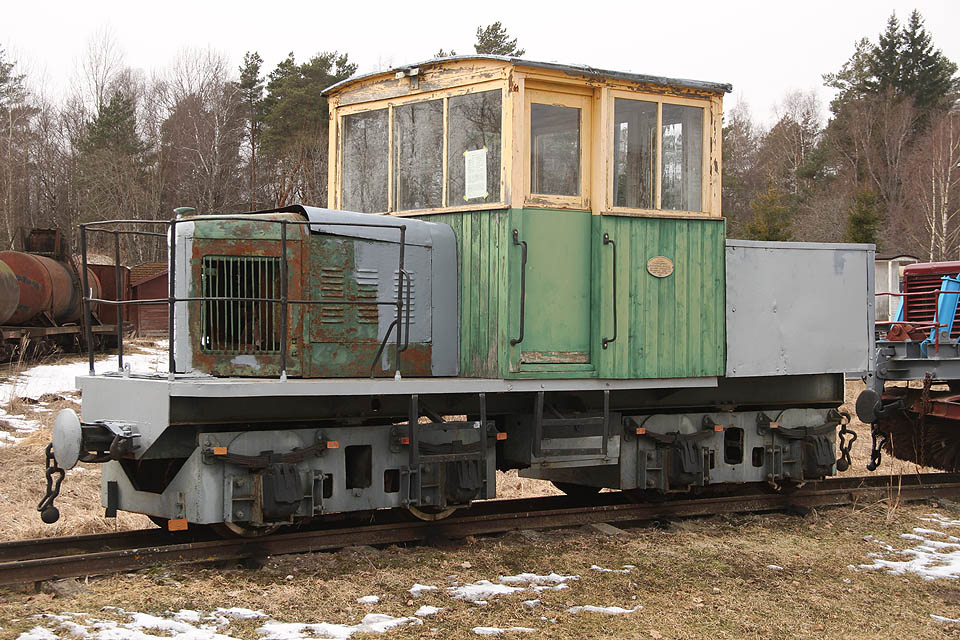 Lokomotiva МУЗГ/4-239 pochází z roku 1949 a jde o malou posunovací lokomotivu z Kalugy.