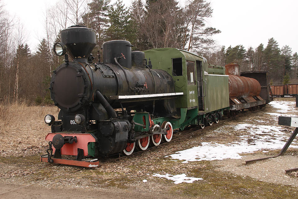 Nádherná parní lokomotiva ВП1-899 byla vyrobenv roce 1951 ve votkinském závodě a posledních 67 let jezdila právě zde - c rašelinových dolech v Lavassaare.
