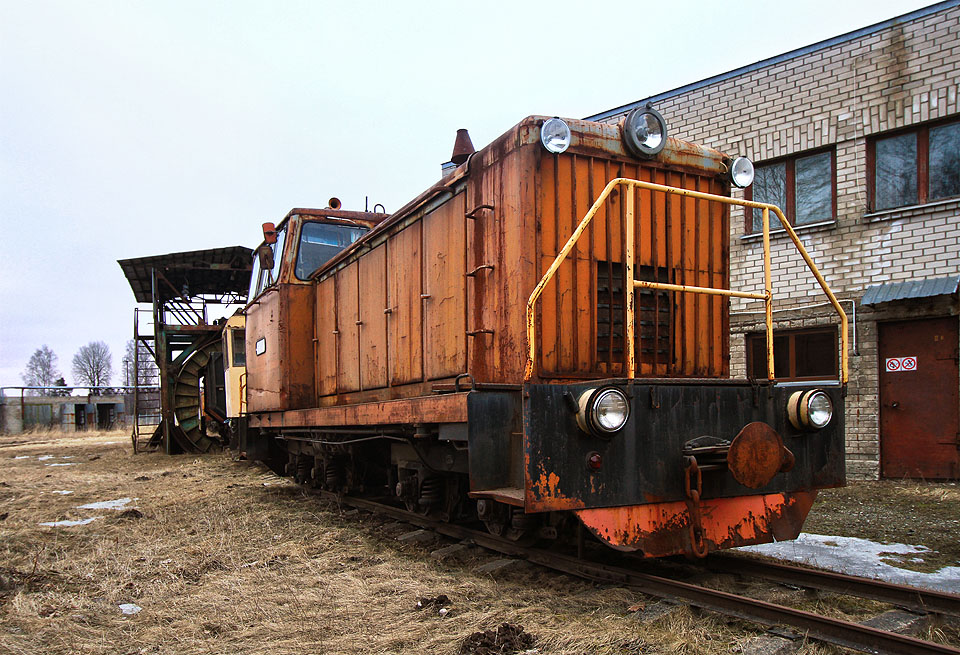 Posunovací lokomotiva ТУ8-0190 byla dodána do Tootsi jako nová v době vrcholného provozu v roce 1988. Tehdy sem po spojovací dráze z Lavassaare zajížděly denně vlaky naložené rašelinou z tamějšího dolu.
