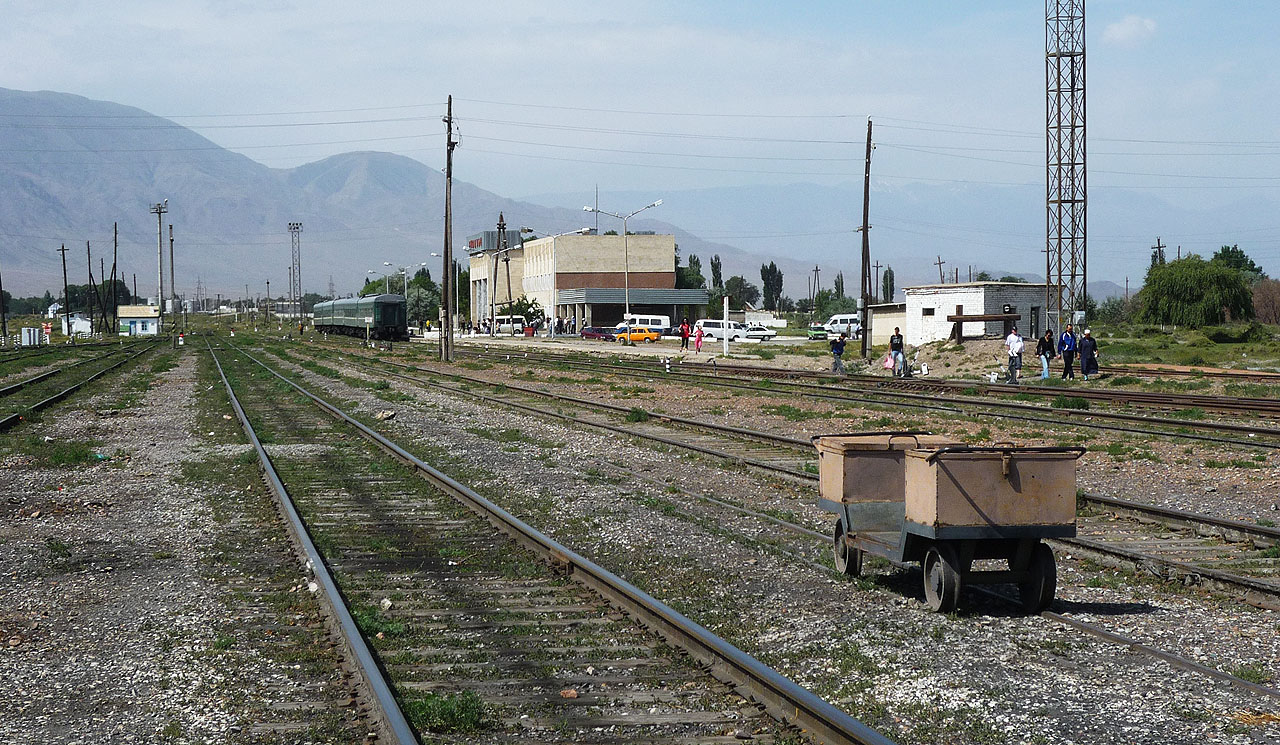 Úzkokolejka na nádraží v Balykči