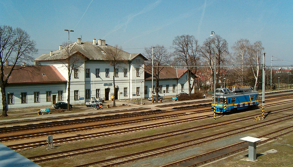 Stanice Brno-Chrlice v roce 2005 ještě pod názvem Chrlice a před rozsáhlou rekonstrukcí.