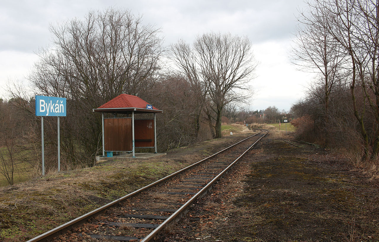 Zestávka v Bykáni nemá daleko k nefalšovanému nádražnímu minimu.