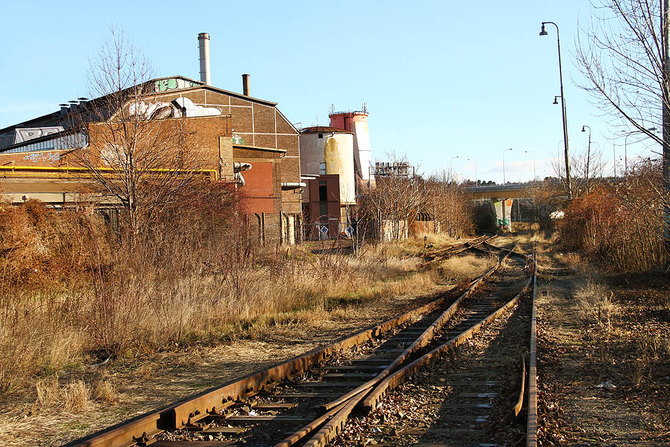 Ještě jeden pohled na jižní zhlaví bývalé stanice Královo Pole, která se větví do dvojice vleček.