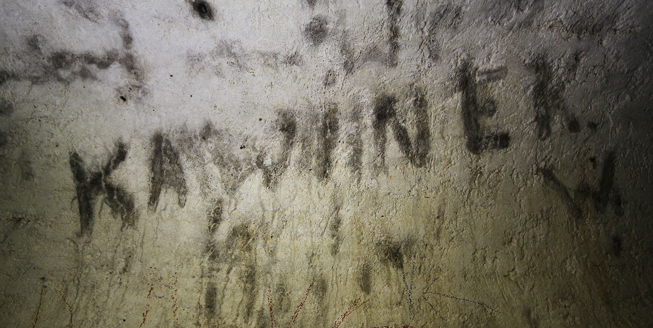 Nápis Kawinek jsme vyfotili kamarádce Kawi, která zasvětila svoji odbornou dráhu zkoumáním podzemních nápisů.