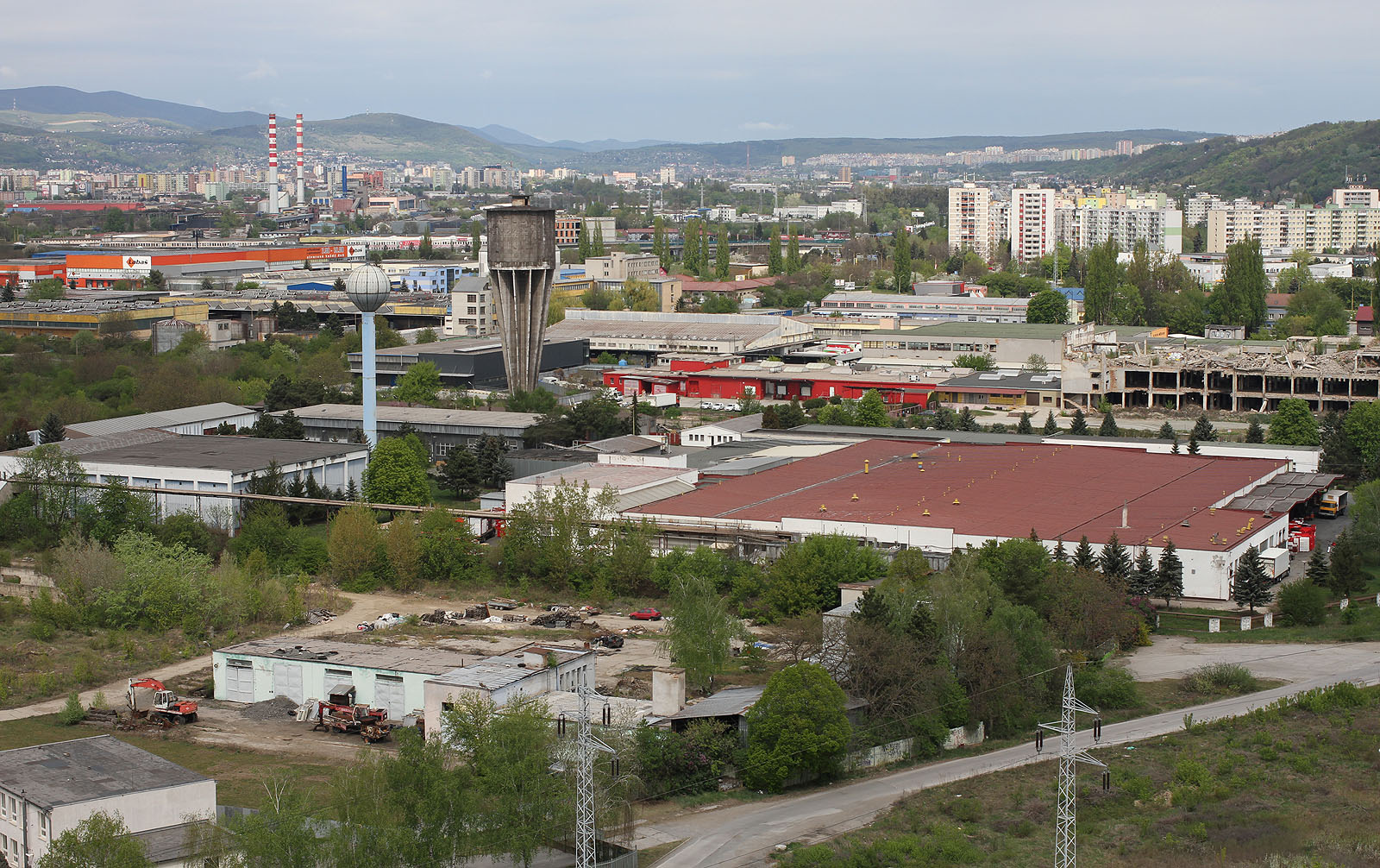 Silo patří mezi nejvyšší budovy v Košicích. Z jeho ploché střechy je na město neobvyklý průmyslový výhled. 