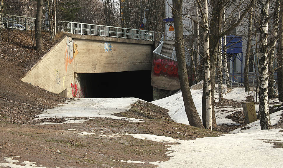 Vjezd do tunelu byl zahrnut zeminou, tunel samotný však zůstává nedotčen, jen místy zavezen do výšky cca 2 m sutí.