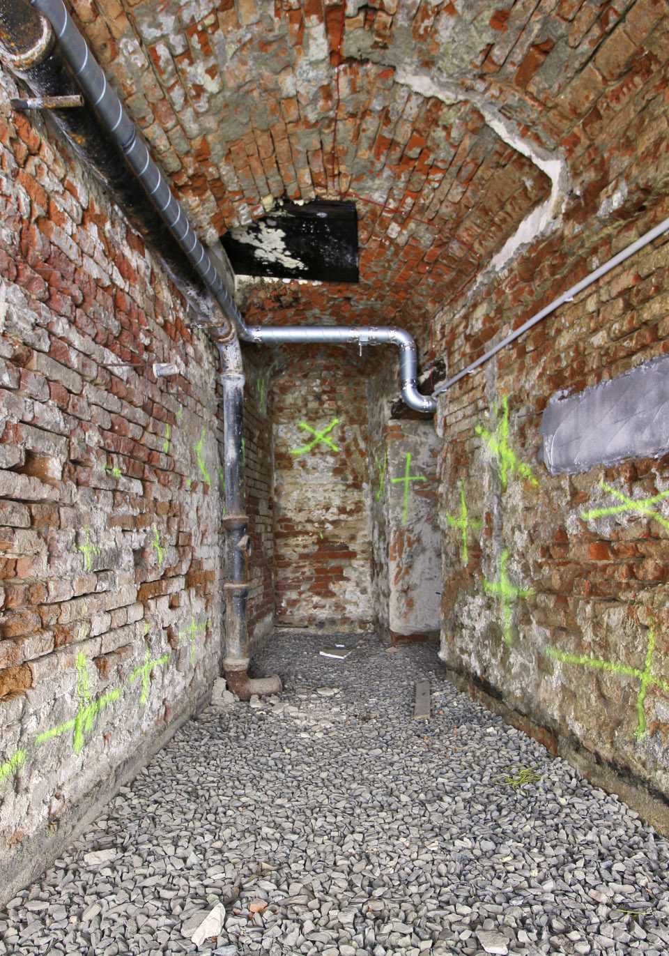 Jedna z místností klánovitého půdorysu, sloužící jako spojovací chodba. Jedna z místností klánovitého půdorysu, sloužící jako spojovací chodba.