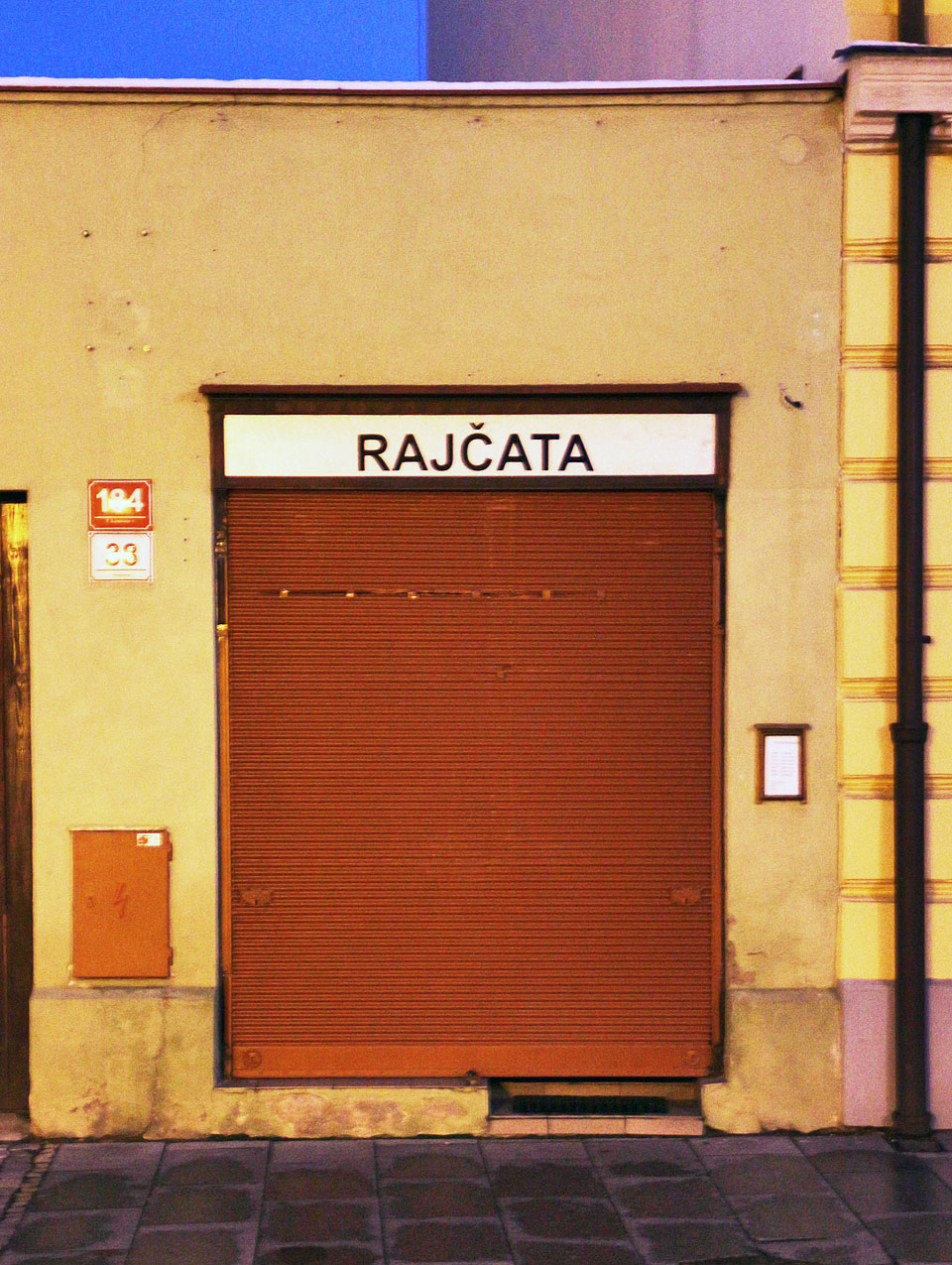 Hroznová roleta s rajčaty v Českých Budějovicích