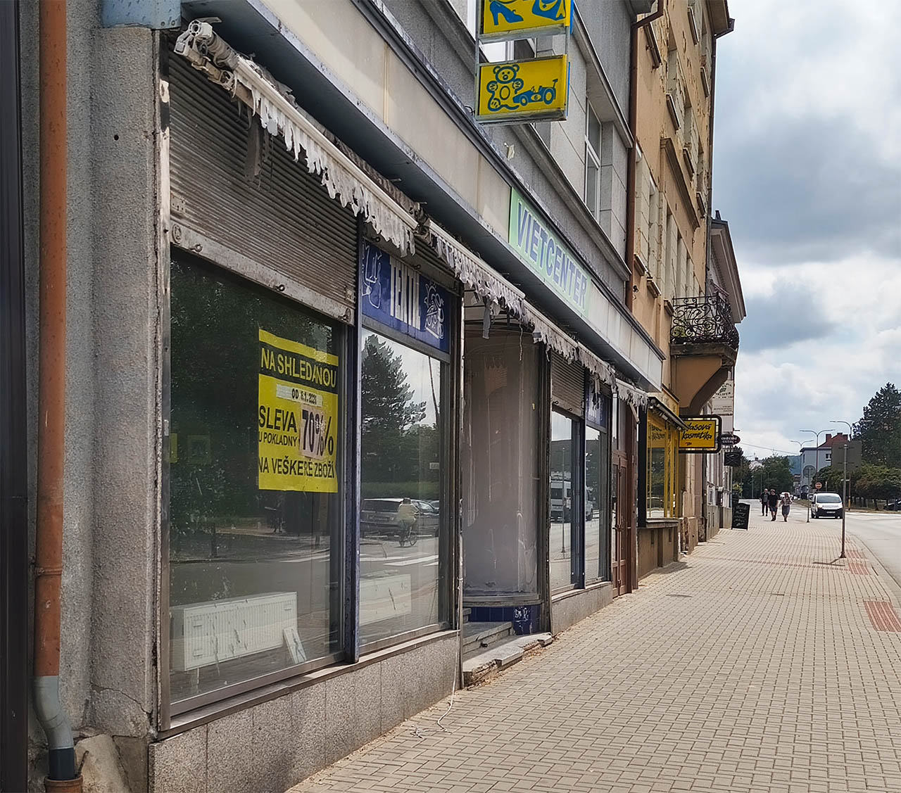 Pětice rolet na náměstí Svobody 12 v Blansku