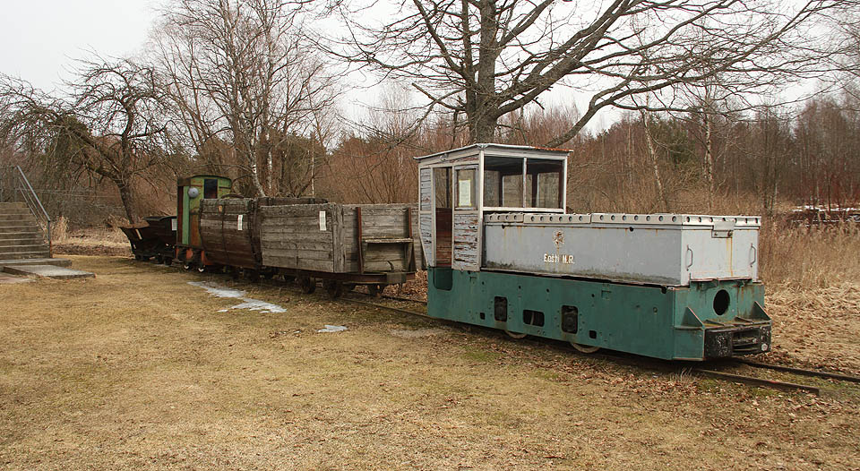 Akumulátorová lokomotiva 8АРВ-272 byla vyrobena v roce 1954 a má už za sebou tedy víc než půl století služby v sovětských dolech.