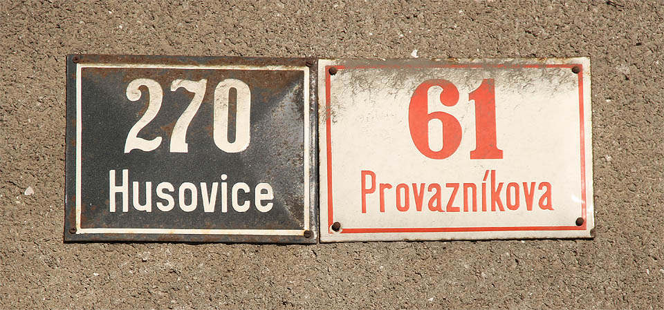 Adresu Povazníkova 61 získal dům až v roce 1976. Do té doby se nacházel na Kohoutově ulici 24.