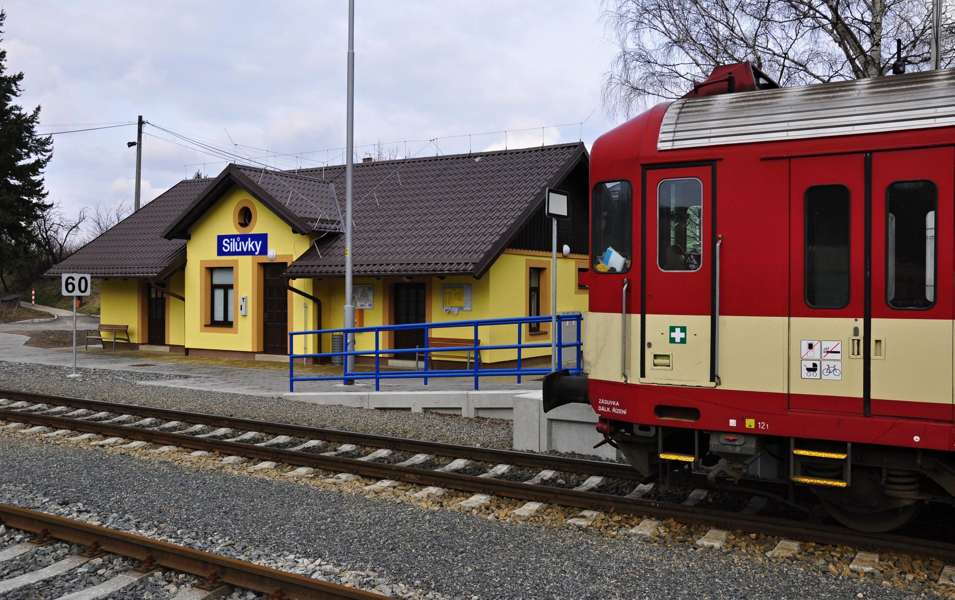 Železniční stanice Silůvky po rekonstrukci v roce 2010. Foto: Jan Rybníček.