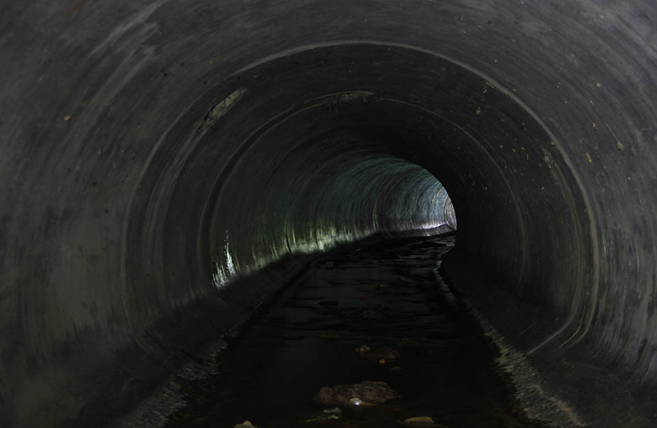Za normálního stavu vody je tunel Časnýře po celé délce snadno průchozí.