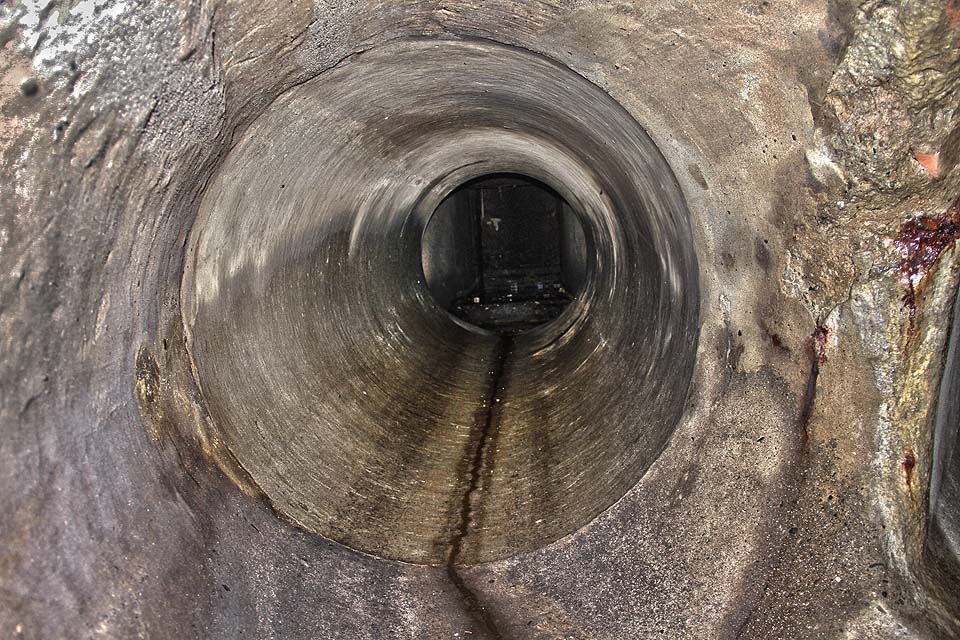 Do tunelu ústí také přepady z odlehčovacích komor městské kanalizace.