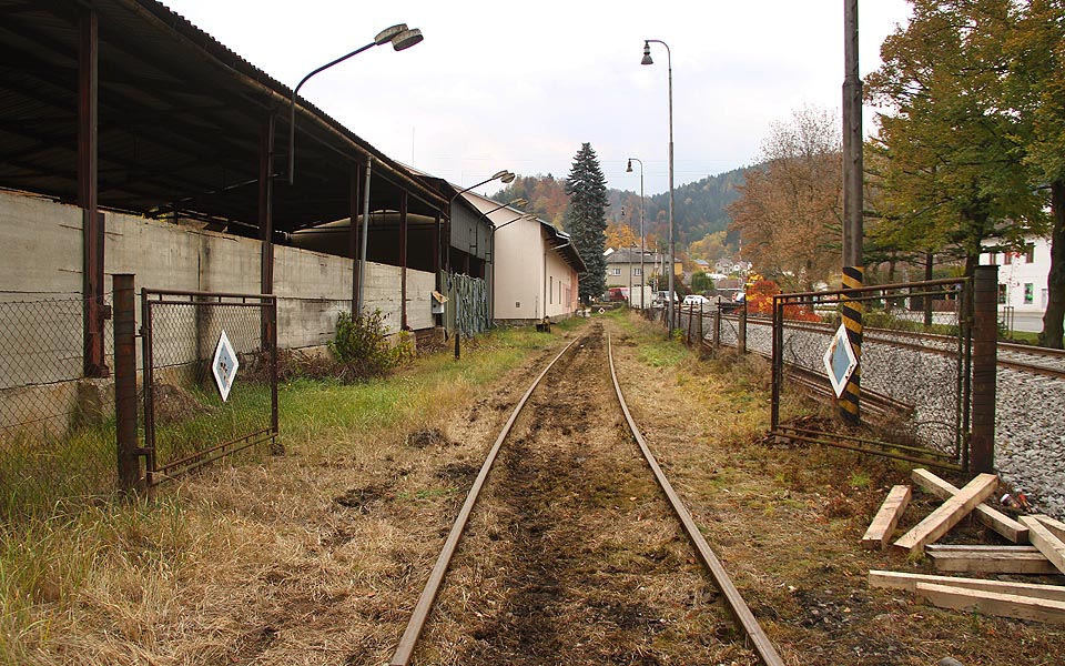 Po mnoha letech se v roce 2016 brána do areálu opět otevřela a po kolejích projely vlaky.