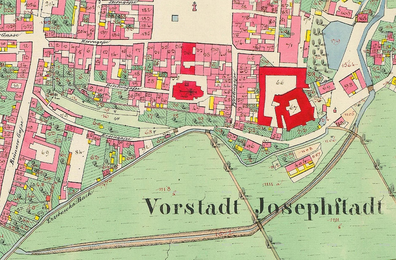 Na katastrální mapě z roku 1867 je mlýn (čp. 69) dobře vidět východně od zámku a jižně od rybníka, který dal název současnému náměstí. Na katastrální mapě z roku 1867 je mlýn (čp. 69) dobře vidět východně od zámku a jižně od rybníka, který dal název současnému náměstí.