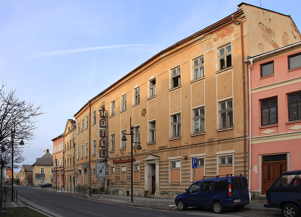 Opuštěný Hotel Slezská beseda stojí na místě, kde se 30. října 1756 narodila Elisabeth Vitzová, matka hudebního skladatele Franze Schuberta.