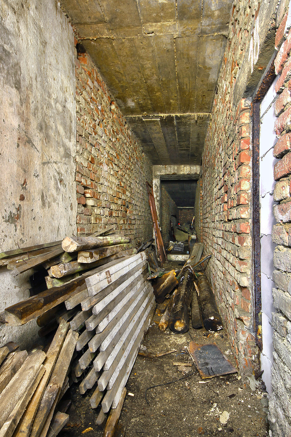 Po řadu let byly sklepy zrušeného pivovaru používány pro ukládání všeho, co už život na povrchu nepotřeboval.